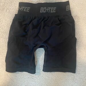 Bo+Tee Women’s Scrunch Bike Shorts - Medium